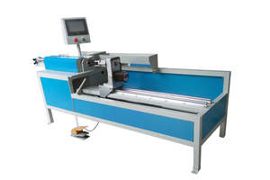 Машина для переплета ветвей с искусственными елками